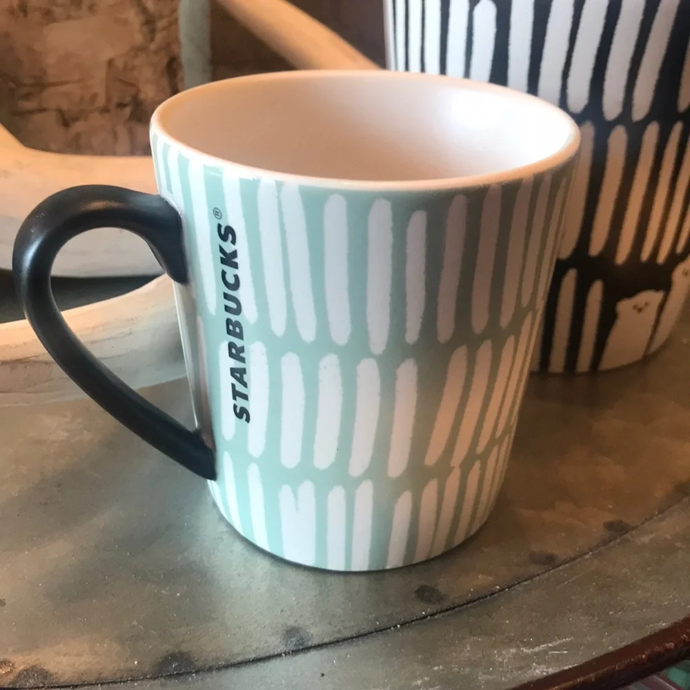 Rare Starbucks 2016 Polar Bear Mug Set
